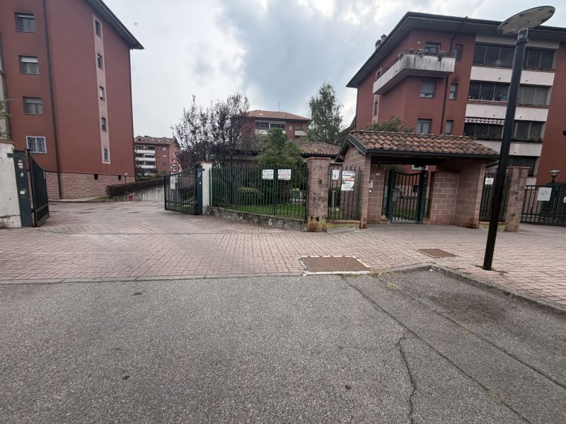 Tre locali con 2 bagni box...